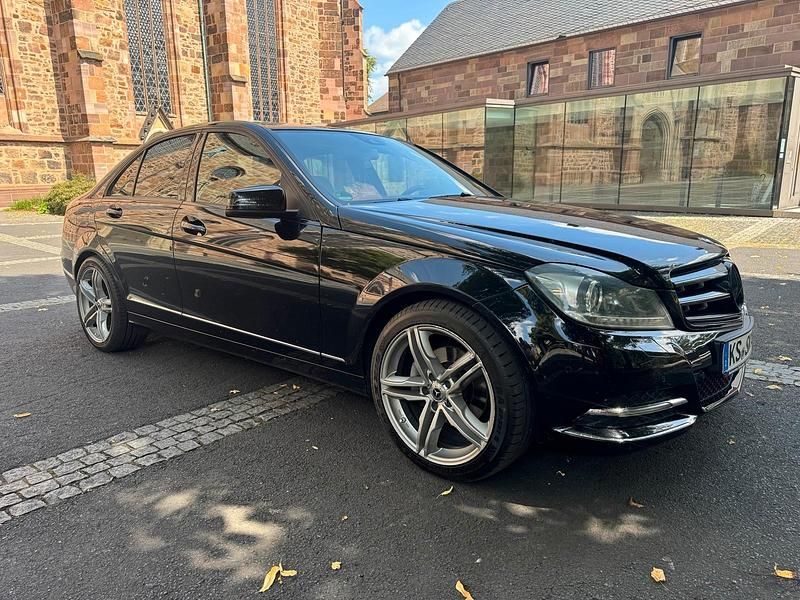 Schwarz Gebraucht 2013 Mercedes C220 Limousine | 12.500 € (Teuer) - Bild 1/4