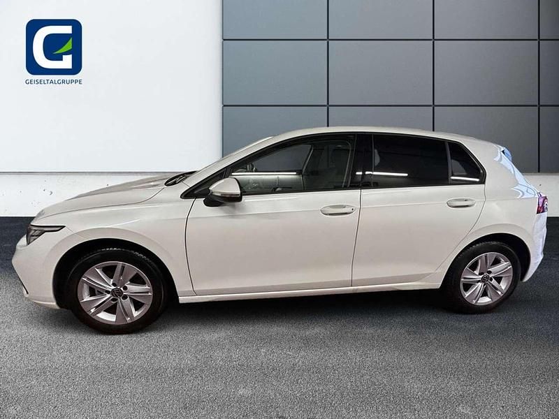 Gebraucht VW Golf Life 116 PS (85 kW) 2023 Oryxweiss perlmutteffekt Limousine
