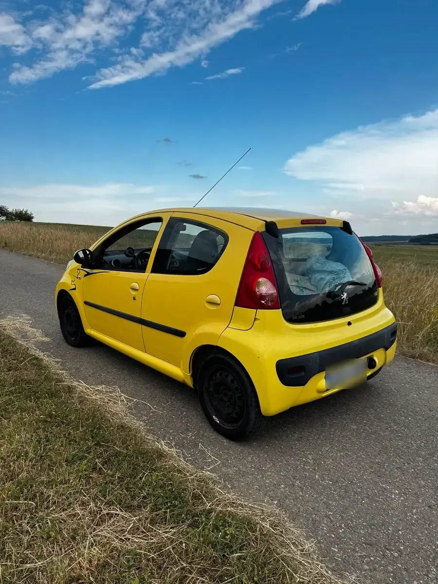 Gebraucht Peugeot 107 68 PS (50 kW) 2007 Gelb Kleinwagen