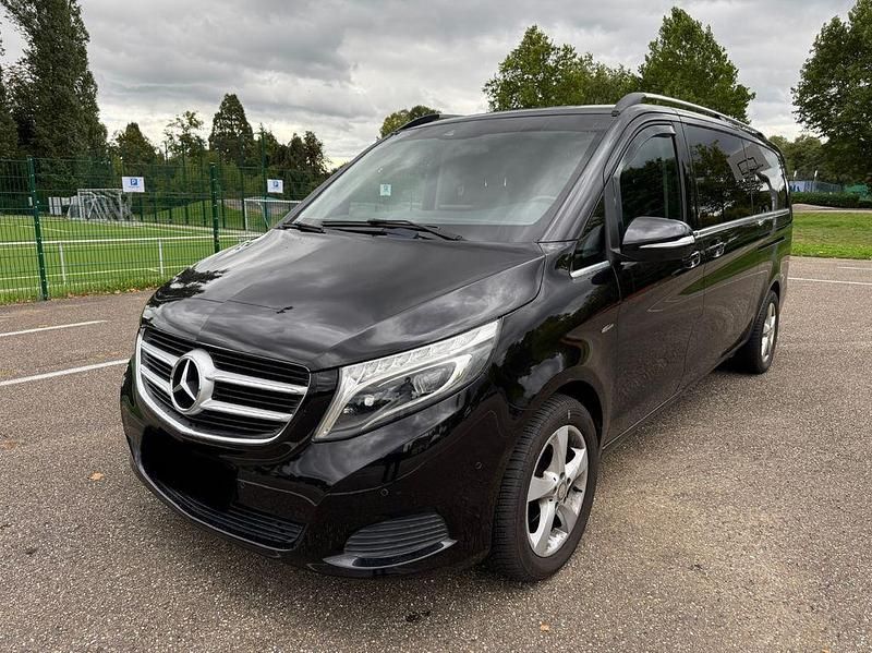 Schwarz Gebraucht 2016 Mercedes V220 Avantgarde Edition Van / Kleinbus | 22.999 € (Superpreis) - Bild 1/4