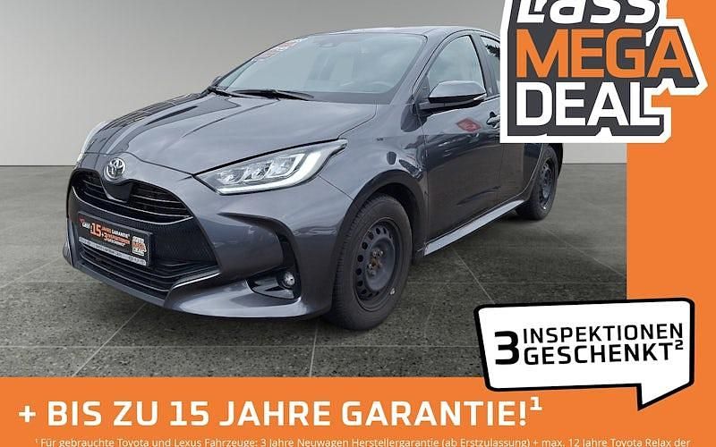 Marlingrau metallic Gebraucht 2022 Toyota Yaris Basis Limousine | 18.980 € (Etwas zu teuer) - Bild 1/4