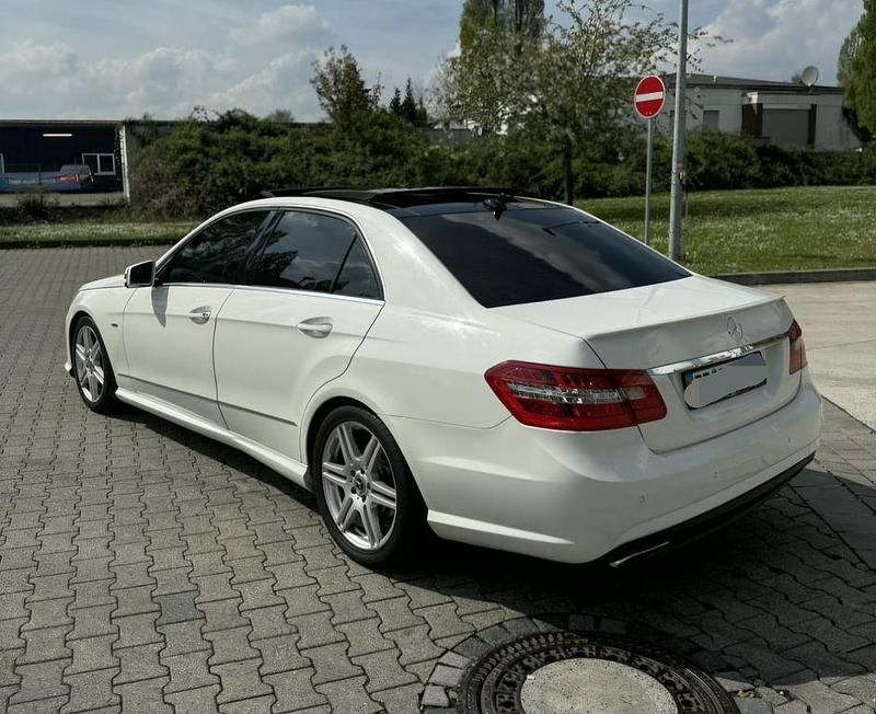 Gebraucht Mercedes E350 Avantgarde 265 PS (194 kW) 2011 Weiß Limousine