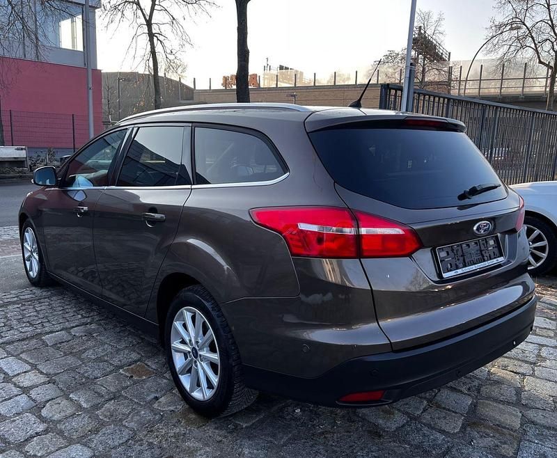 Gebraucht Ford Focus Titanium 125 PS (91 kW) 2017 Braun Limousine