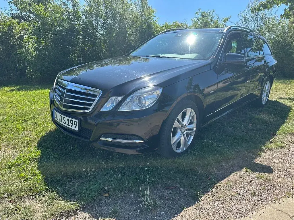 Gebraucht Mercedes E350 265 PS (194 kW) 2011 Schwarz Kombi