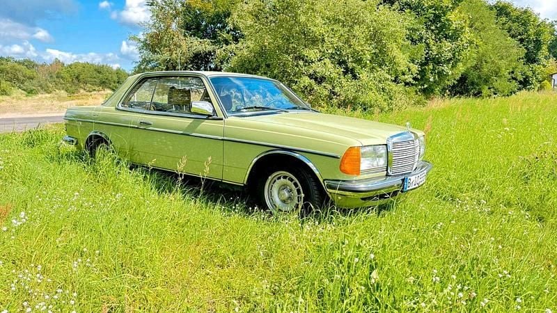 Grün Gebraucht 1979 Mercedes 230 Coupé | 6.800 € - Bild 1/4