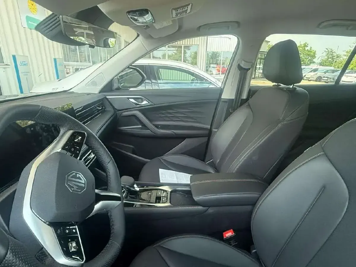 Brugt MG HS Luxury 224 HK (164 kW) 2026 Sølv SUV