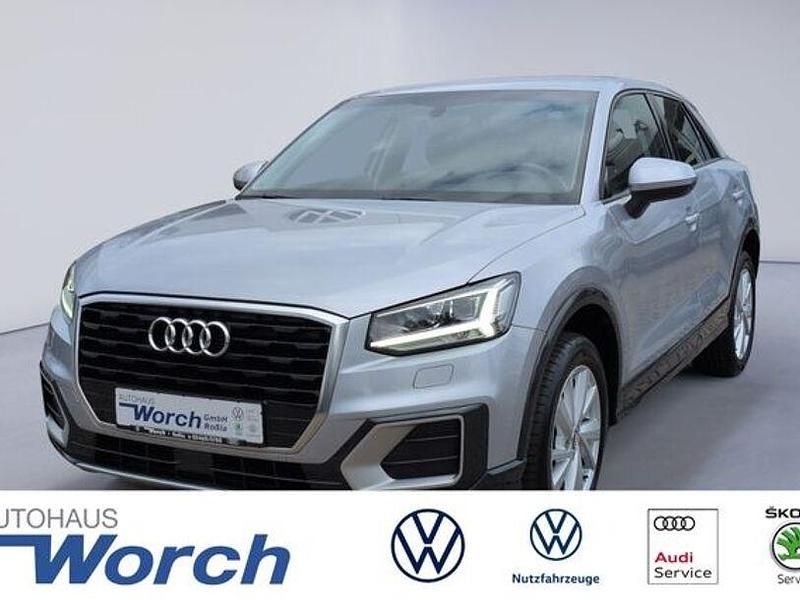 Gebraucht Audi Q2 Design 132 PS (97 kW) 2019 Silber SUV