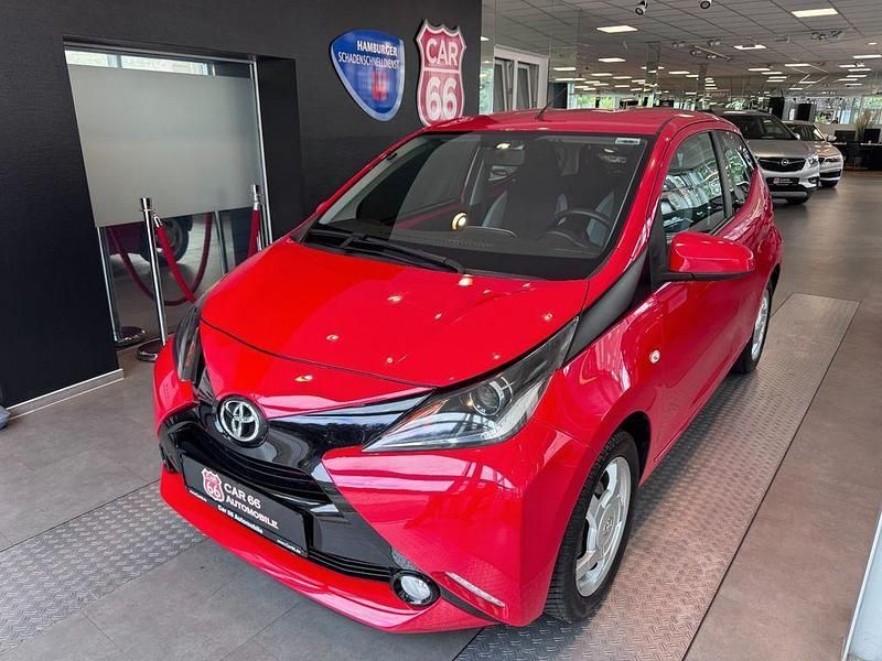 Rot Gebraucht 2015 Toyota Aygo Kleinwagen | 7.990 € (Fairer Preis) - Bild 1/4