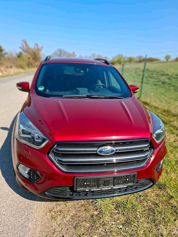 Gebraucht Ford Kuga ST-Line 179 PS (131 kW) 2019 Rot SUV