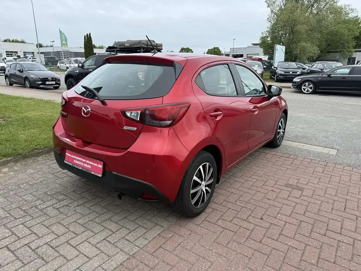 Gebraucht Mazda 2 90 PS (66 kW) 2015 Rubinrot Kleinwagen