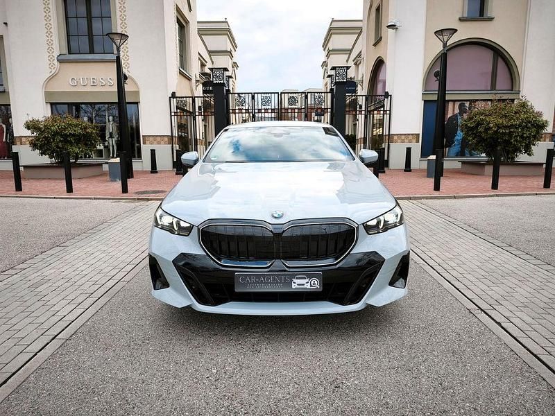 Gebraucht BMW 520 M Sport 197 PS (144 kW) 2024 Grau Limousine