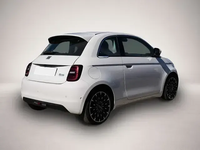 Gebraucht Fiat 500e La Prima 86 kW (118 PS) 2023 Weiß