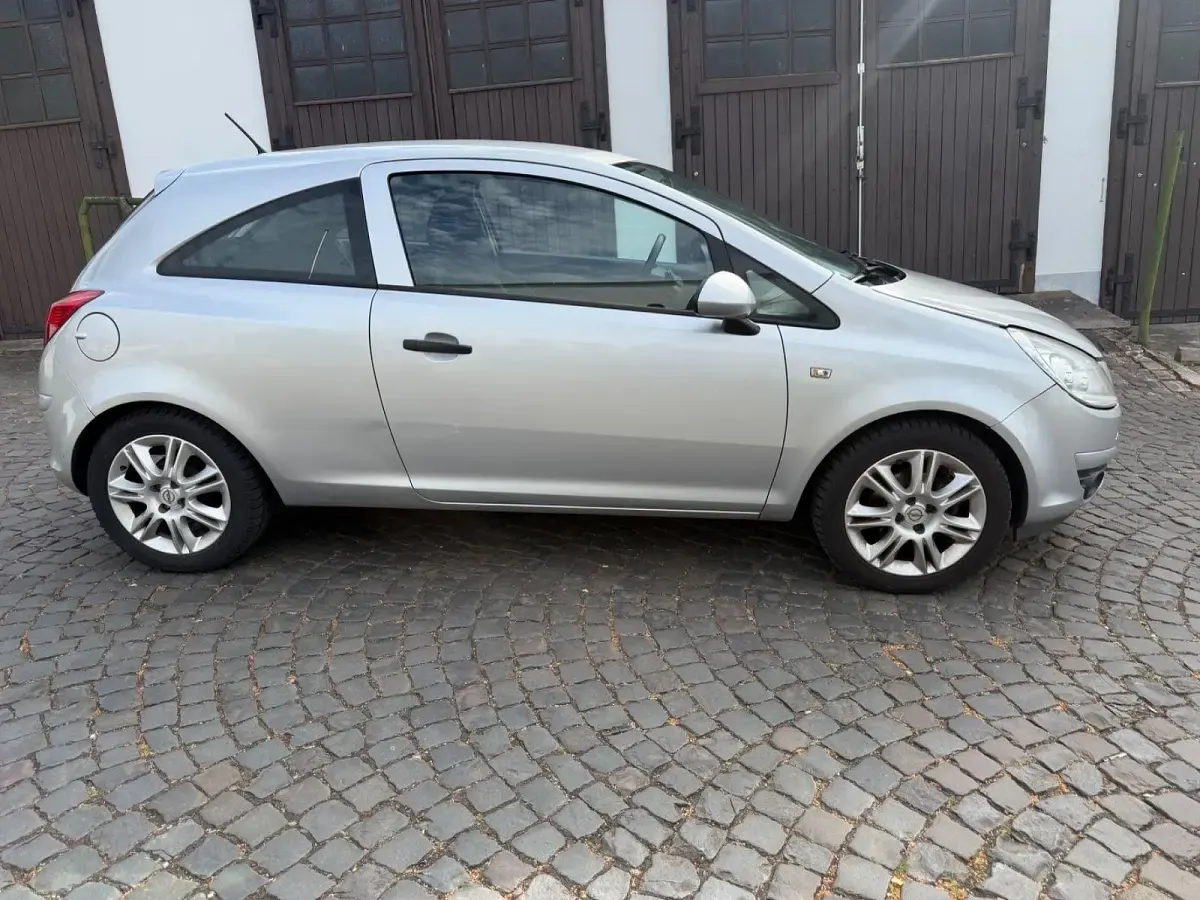Gebraucht Opel Corsa 60 PS (44 kW) 2009 Silber Kleinwagen