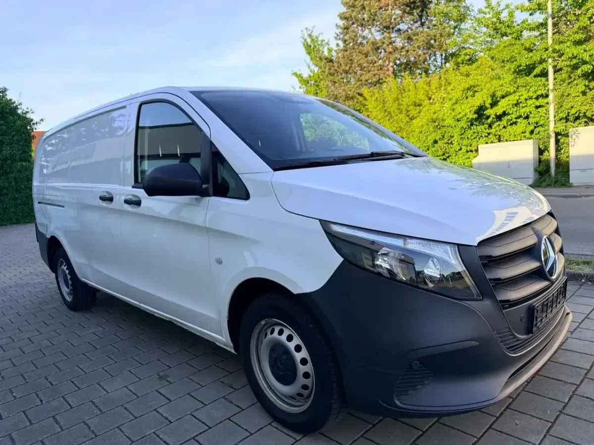 Second-hand Mercedes Vito 102 CP (75 kW) 2025 Alb Van