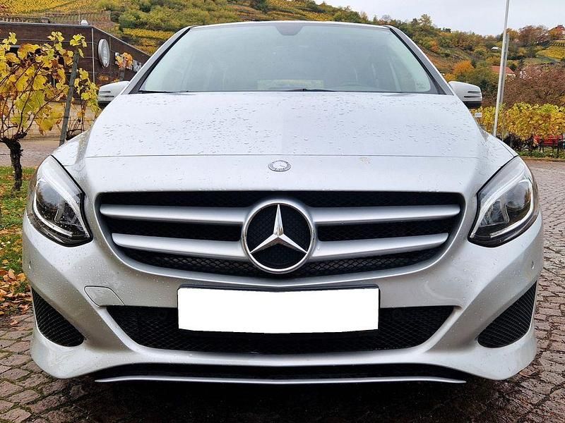 Gebraucht Mercedes B180 122 PS (89 kW) 2016 Silber Van / Kleinbus