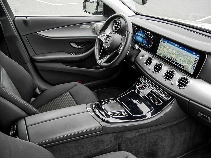 Gebraucht Mercedes E220 Avantgarde 200 PS (147 kW) 2022 Silber Limousine