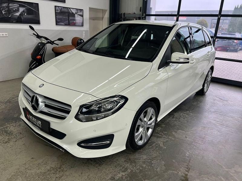 Weiß Gebraucht 2015 Mercedes B180 Urban Van / Kleinbus | 11.800 € (Guter Preis) - Bild 1/3