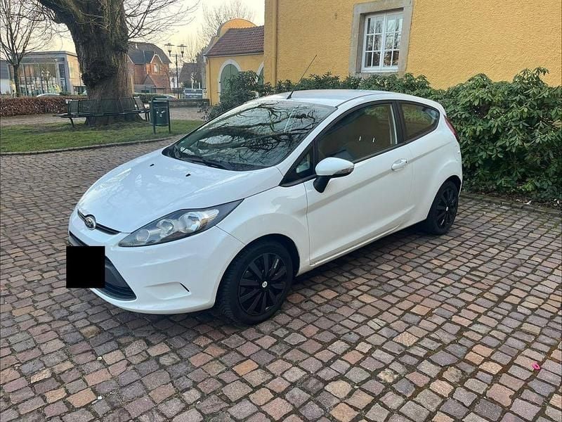 Gebraucht Ford Fiesta Trend 82 PS (60 kW) 2012 Weiß Kleinwagen