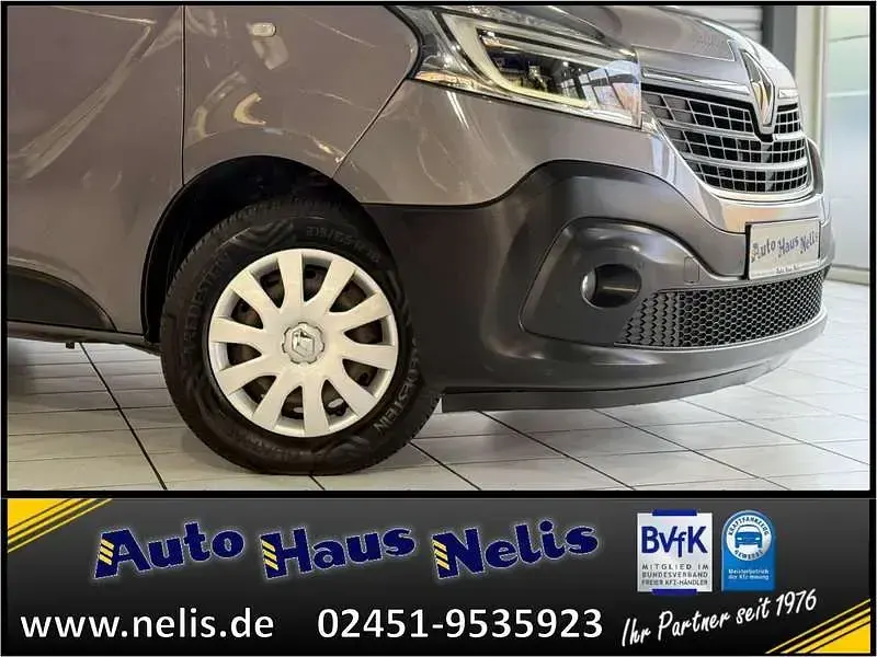 Gebraucht Renault Trafic Life 145 PS (106 kW) 2020 Grau Van / Kleinbus