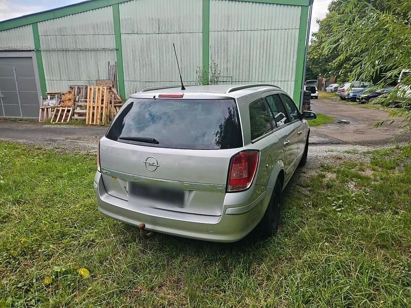 Gebraucht Opel Astra 115 PS (84 kW) 2008 Silber Kombi