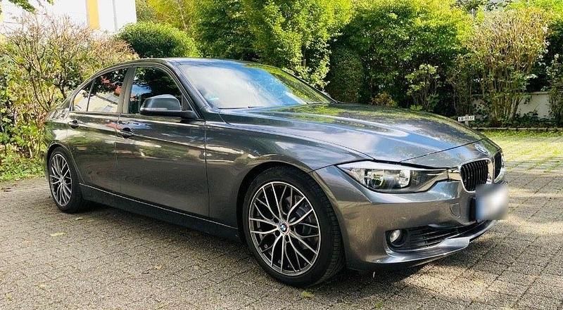 Gebraucht BMW 320 184 PS (135 kW) 2013 Grau Limousine
