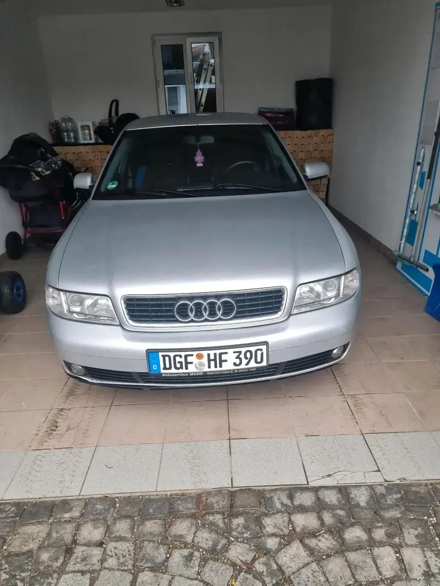 Second-hand Audi A4 101 CP (74 kW) 2001 Gri Berlinǎ