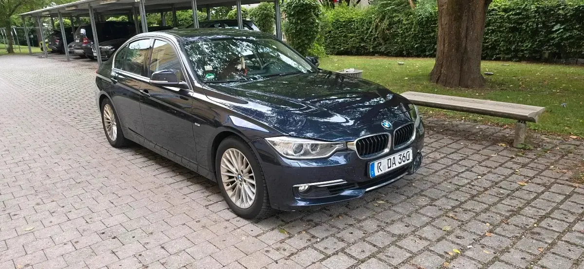 Gebraucht BMW 320 Luxury Line 183 PS (134 kW) 2012 Blau Limousine