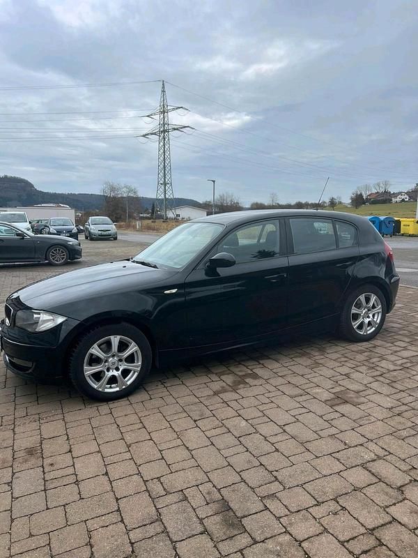 Gebraucht BMW 116 122 PS (89 kW) 2009 Schwarz Kleinwagen
