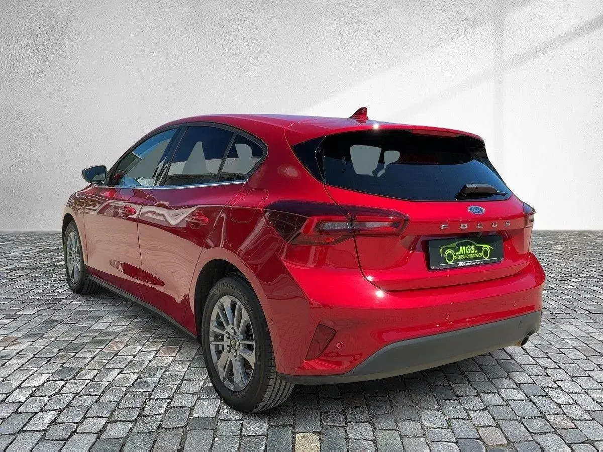 Gebraucht Ford Focus Titanium 155 PS (114 kW) 2025 Fantastic red metallic Limousine
