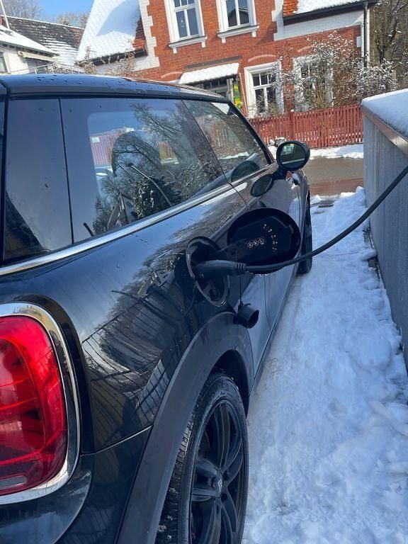 Gebraucht Mini Cooper SE 135 kW (184 PS) 2023 Schwarz Kleinwagen