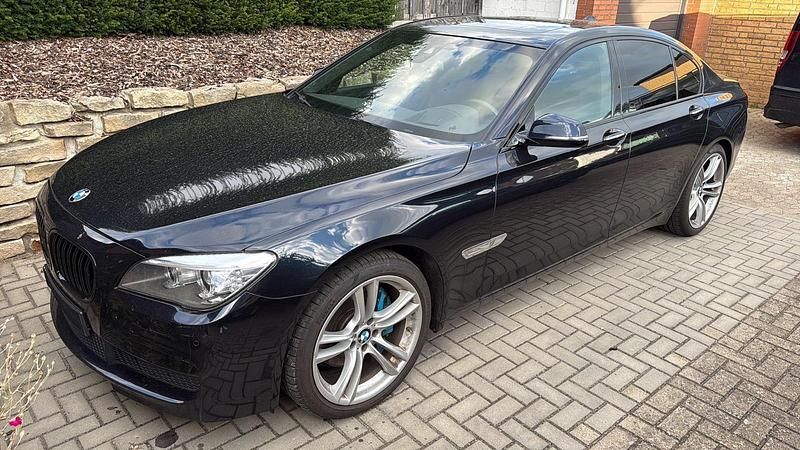 Schwarz Gebraucht 2014 BMW 730 M Sport Limousine | 17.500 € (Fairer Preis) - Bild 1/4