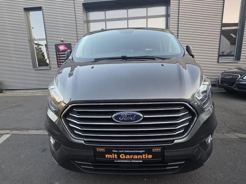 Magnetic Gebraucht 2019 Ford Tourneo Titanium Van / Kleinbus | 32.499 € (Etwas zu teuer) - Bild 1/2