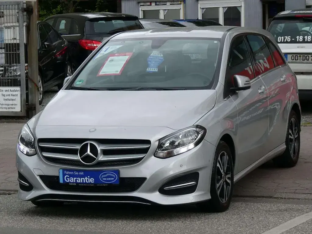 Gebraucht Mercedes B180 Style 122 PS (89 kW) 2017 Silber Van / Kleinbus