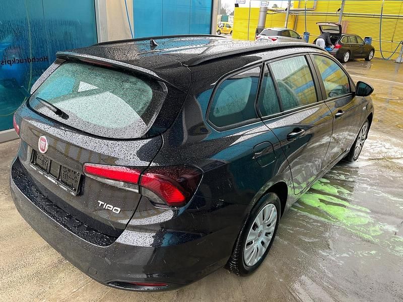 Gebraucht Fiat Tipo More 120 PS (88 kW) 2018 Schwarz Kombi