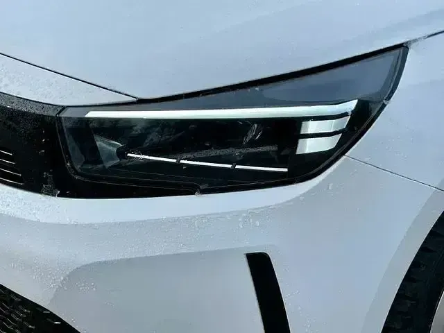 Usado Opel Corsa-e 100 kW (136 HP) 2023 Branco Citadino