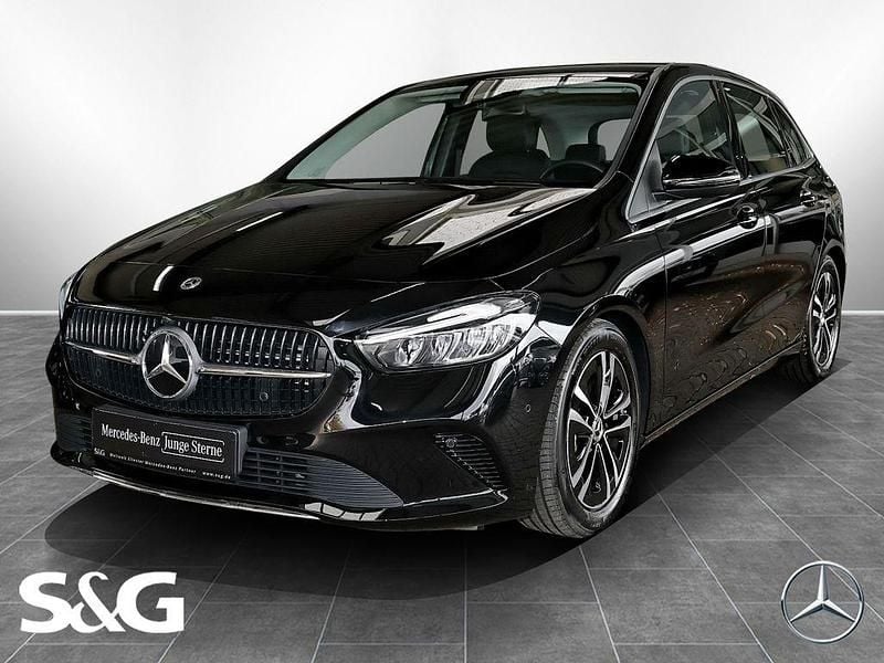 Metalliclack kosmosschwarz Gebraucht 2024 Mercedes B200 Progressive Van / Kleinbus | 31.880 € (Guter Preis) - Bild 1/4