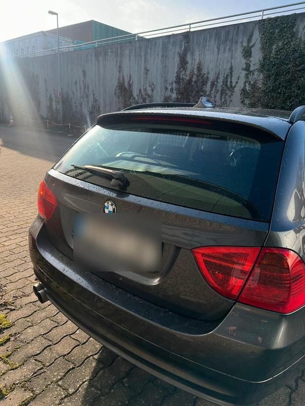 Gebraucht BMW 330 231 PS (169 kW) 2008 Silber Kombi