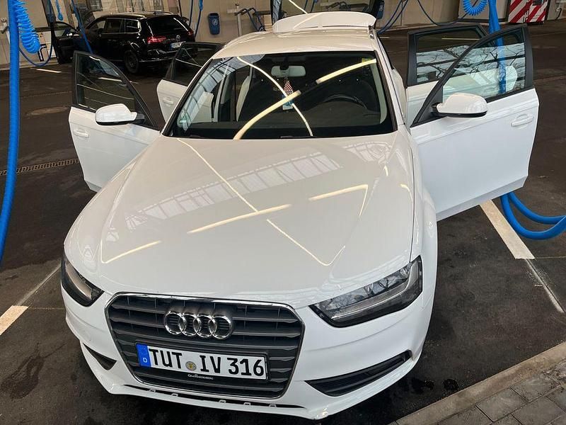 Weiß Gebraucht 2015 Audi A4 Kombi | 11.600 € (Fairer Preis) - Bild 1/4