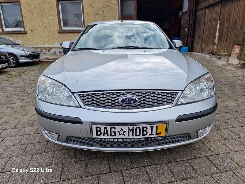 Gebraucht Ford Mondeo Ghia 125 PS (91 kW) 2005 Kristallsilber metallic Limousine