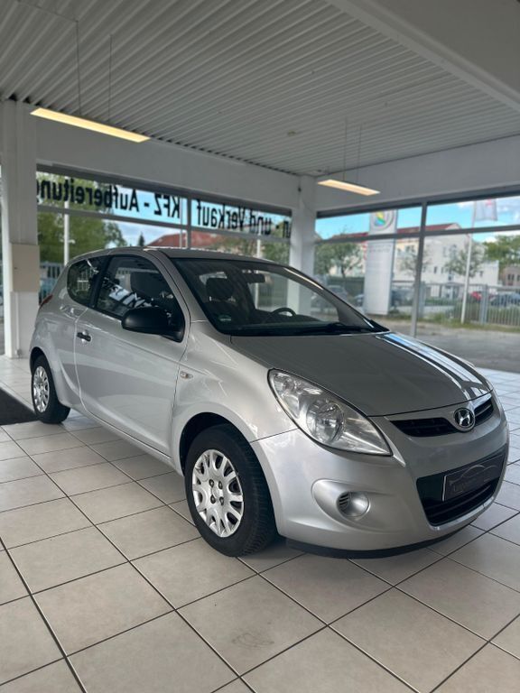 Silber Gebraucht 2010 Hyundai i20 Classic Kleinwagen | 2.590 € (Fairer Preis) - Bild 1/4