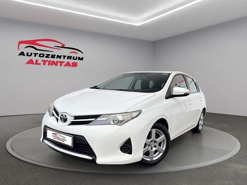 Gebraucht Toyota Auris Cool 99 PS (72 kW) 2014 Super (pure) white ii Limousine