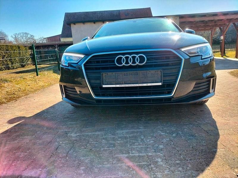 Gebraucht Audi A3 Sport 116 PS (85 kW) 2018 Schwarz Limousine