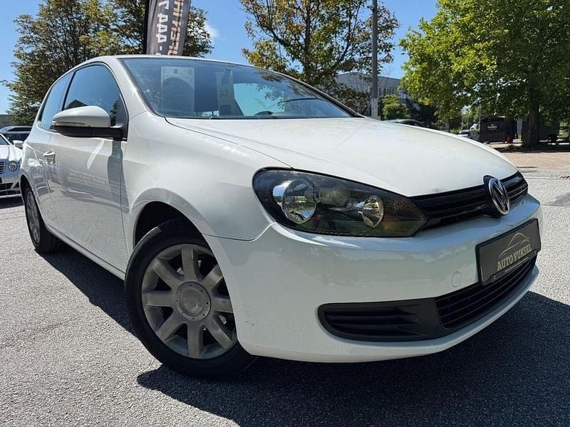 Weiß Gebraucht 2010 VW Golf VI Trendline Limousine | 3.390 € (Guter Preis) - Bild 1/4