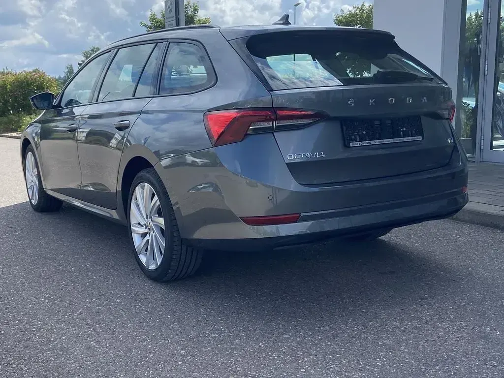Gebraucht Skoda Octavia 204 PS (150 kW) 2022 Grau Kombi