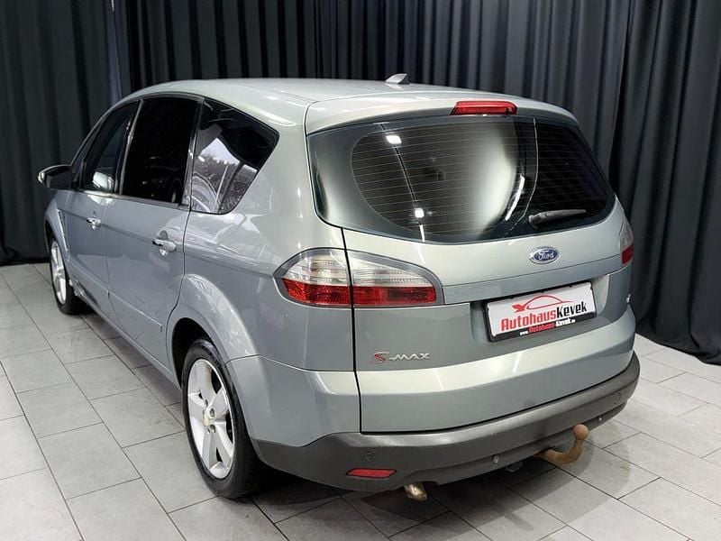 Gebraucht Ford S-MAX Titanium 140 PS (102 kW) 2009 Silber Van / Kleinbus