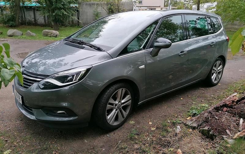 Grau Gebraucht 2019 Opel Zafira Tourer Van / Kleinbus | 18.500 € (Fairer Preis) - Bild 1/4