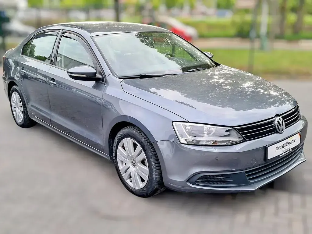 Gebraucht VW Jetta 105 PS (77 kW) 2013 Grau Limousine