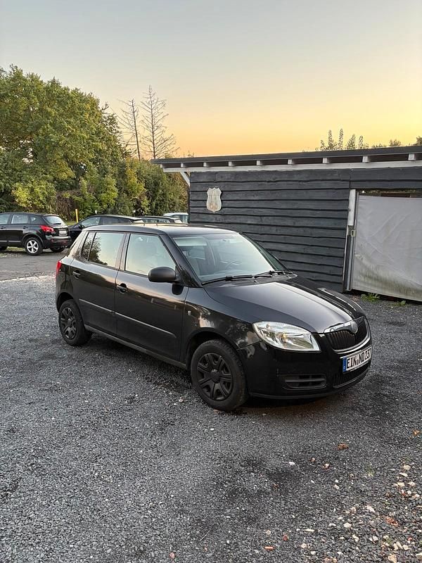 Schwarz Gebraucht 2009 Skoda Fabia Kleinwagen | 2.650 € (Fairer Preis) - Bild 1/4