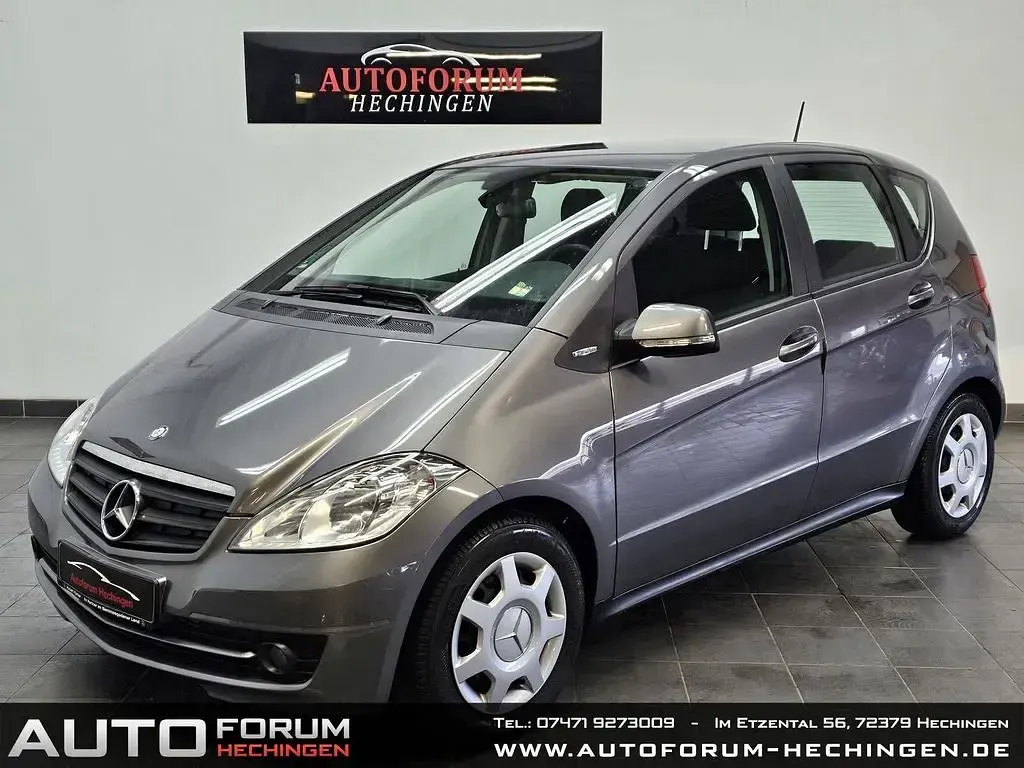 Używany Mercedes A160 82 KM (60 kW) 2012 Szary Sedan/Limuzyna