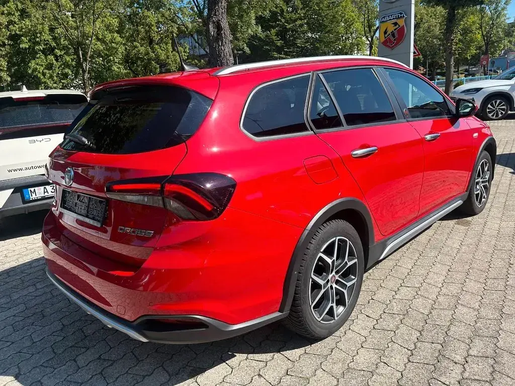 Gebraucht Fiat Tipo Cross 101 PS (74 kW) 2022 Rot Kombi